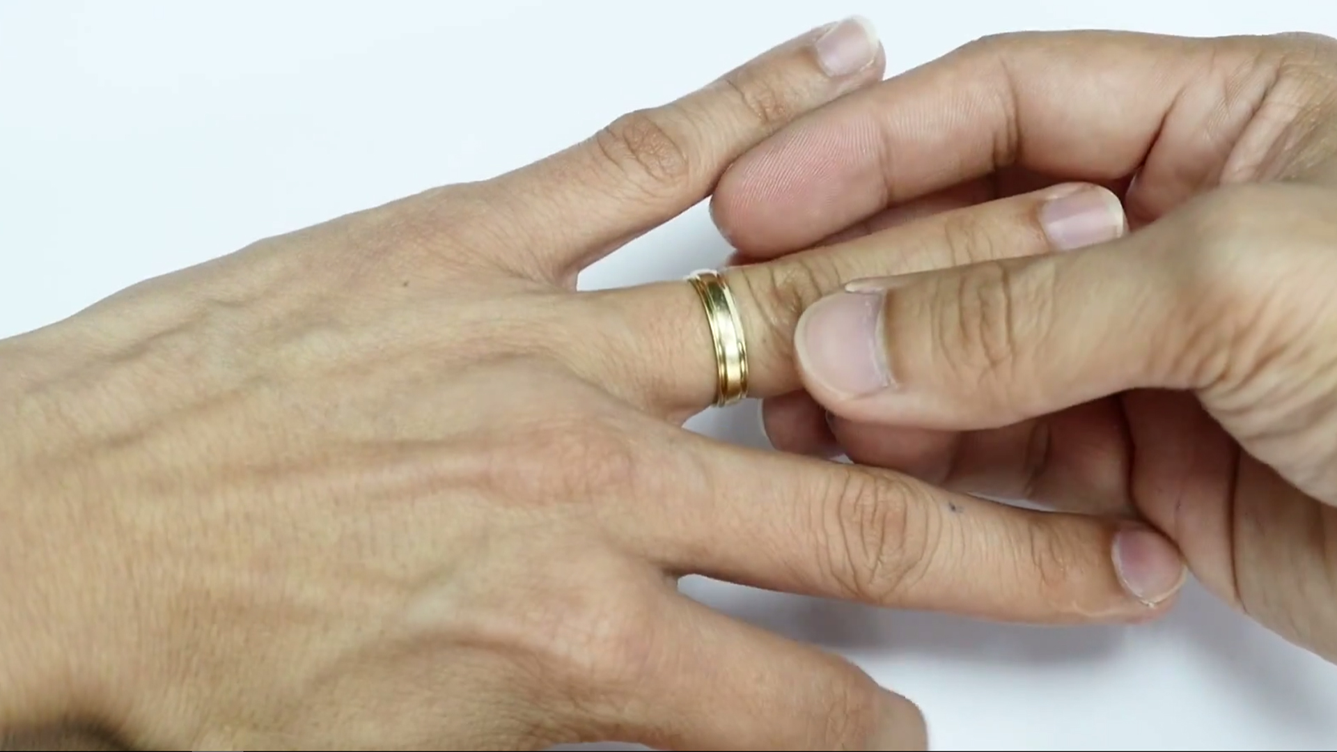 JannPaul Education: How to remove a ring stuck on your finger 